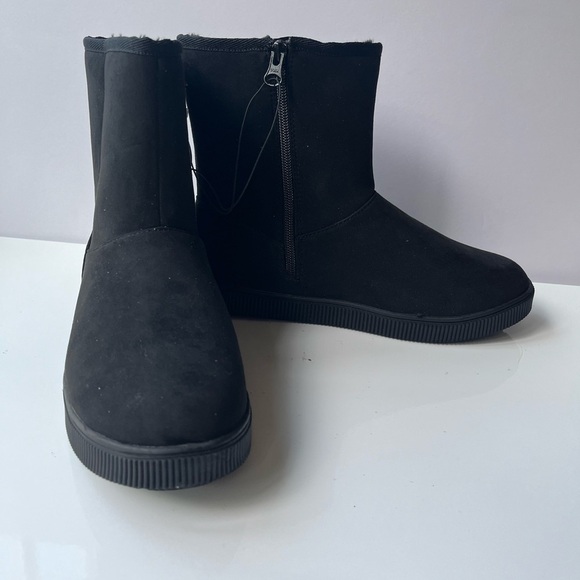 NEW Size 5 Girls Black Holland Boots with Zipper and Faux Fur interior - Picture 1 of 11